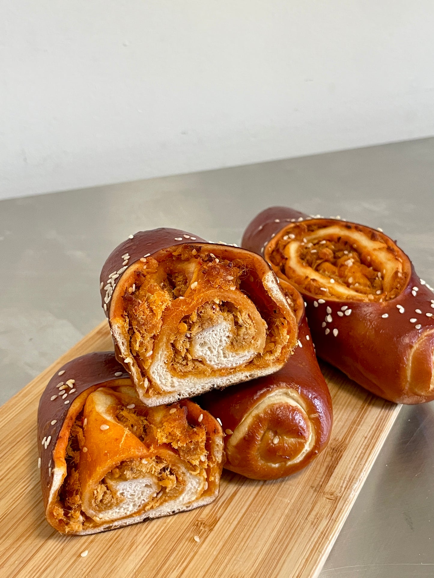 辣松碱水 Spicy Pork Floss Pretzel