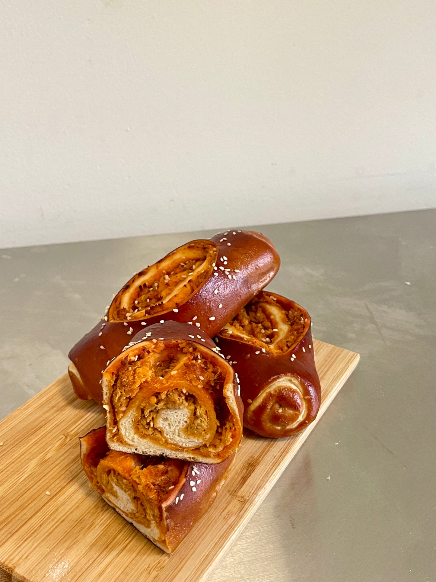 辣松碱水 Spicy Pork Floss Pretzel
