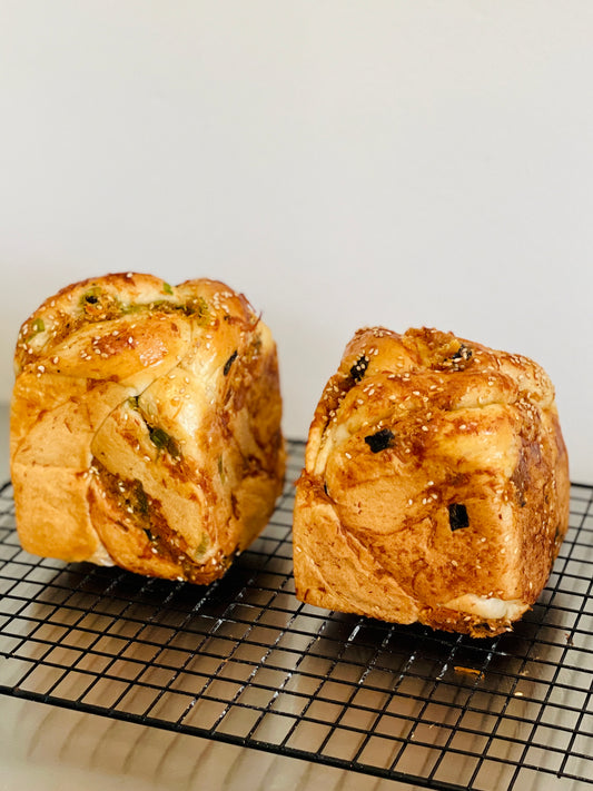 香葱肉松吐司 Seaweed Pork Floss & Scallion Loaf