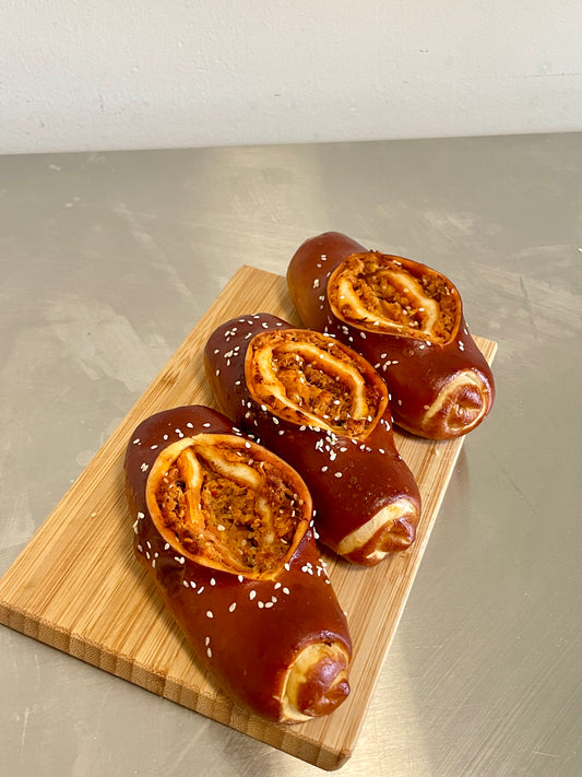 辣松碱水 Spicy Pork Floss Pretzel